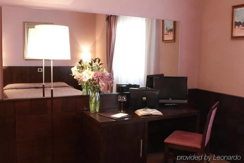 Hotel City Piacenza Exterior photo